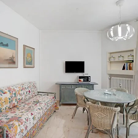 Apartament Riviera *